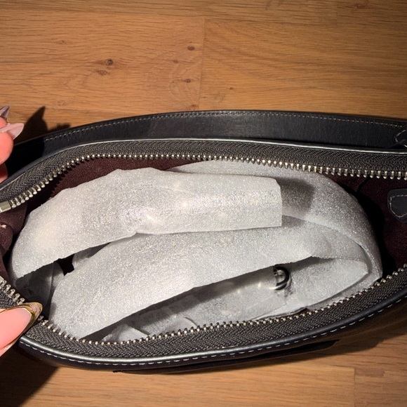 Coach Black Leather Shoulder Bag with Logo Detail - Picture 5 of 5